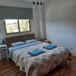 Private In Shared Near Airport - 24 Hour Shuttle Service Ларнака